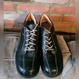 Mens 10.5 black leather shoes